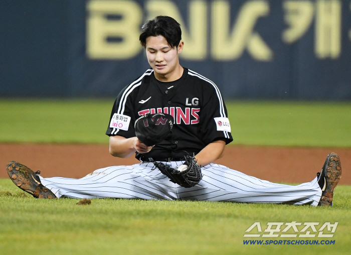 Choi Won-young Austin Super Sliding, Kim Ki-yeon Ringing Son Joo-young's first 10 wins  11 LG Magic Number, 80 wins, 1 win left 