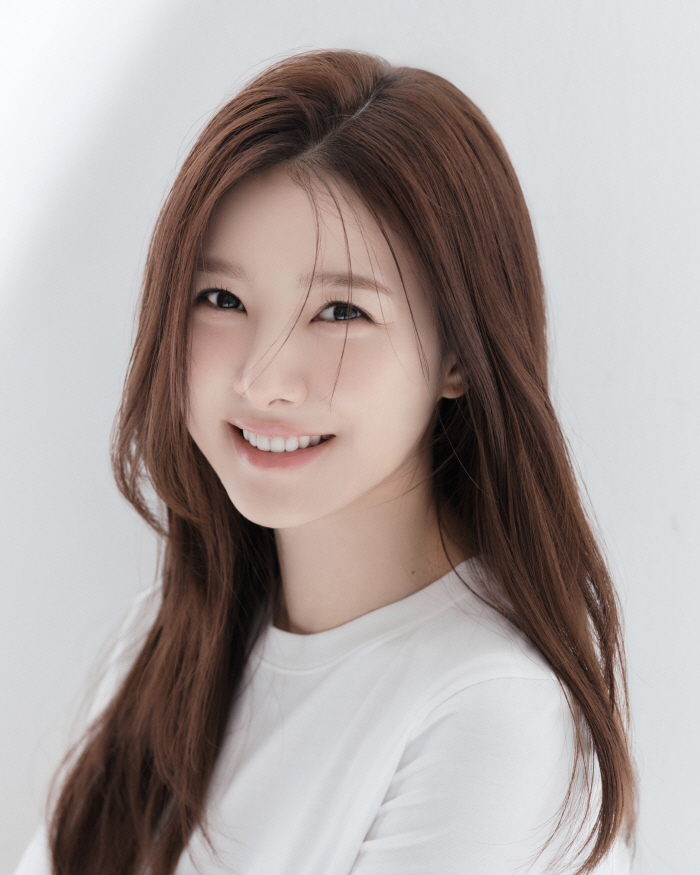 'Flower Boy' Kim So-eun, Management S Exclusive Contract...a notice of all-round activity