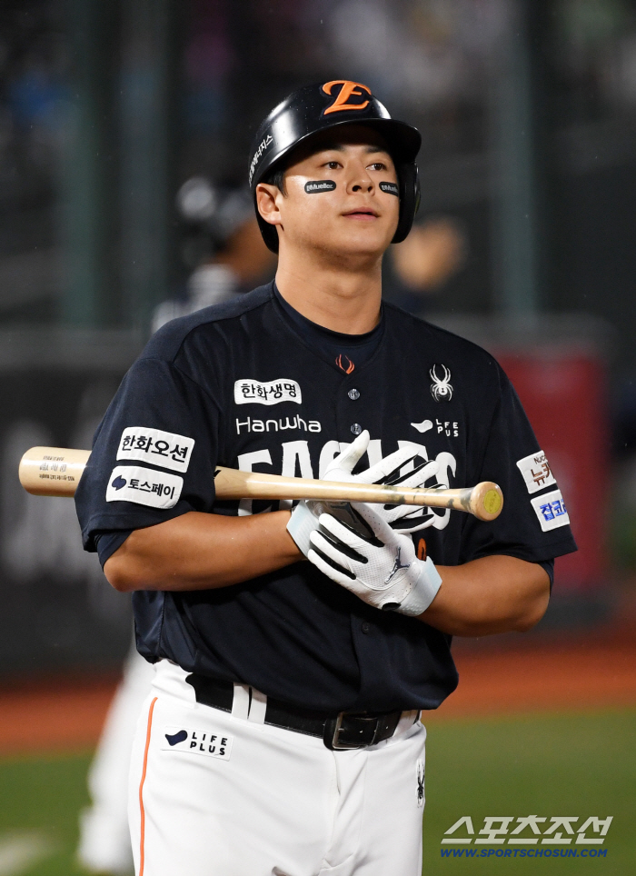 He's a batter with 30 homers left, but why would he be so impressed with a hit…I finally woke up my nightmare because I talked a lot about double play