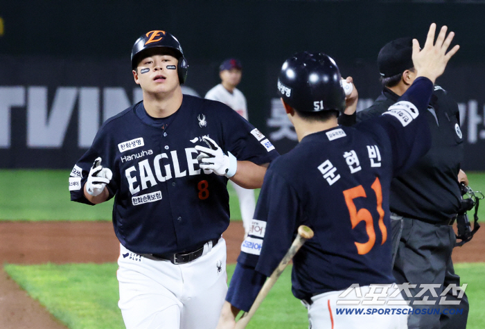 He's a batter with 30 homers left, but why would he be so impressed with a hit…I finally woke up my nightmare because I talked a lot about double play