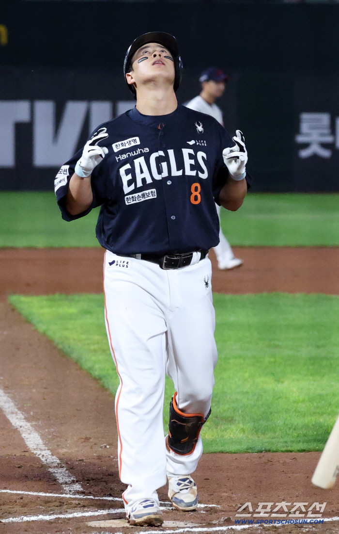 He's a batter with 30 homers left, but why would he be so impressed with a hit…I finally woke up my nightmare because I talked a lot about double play