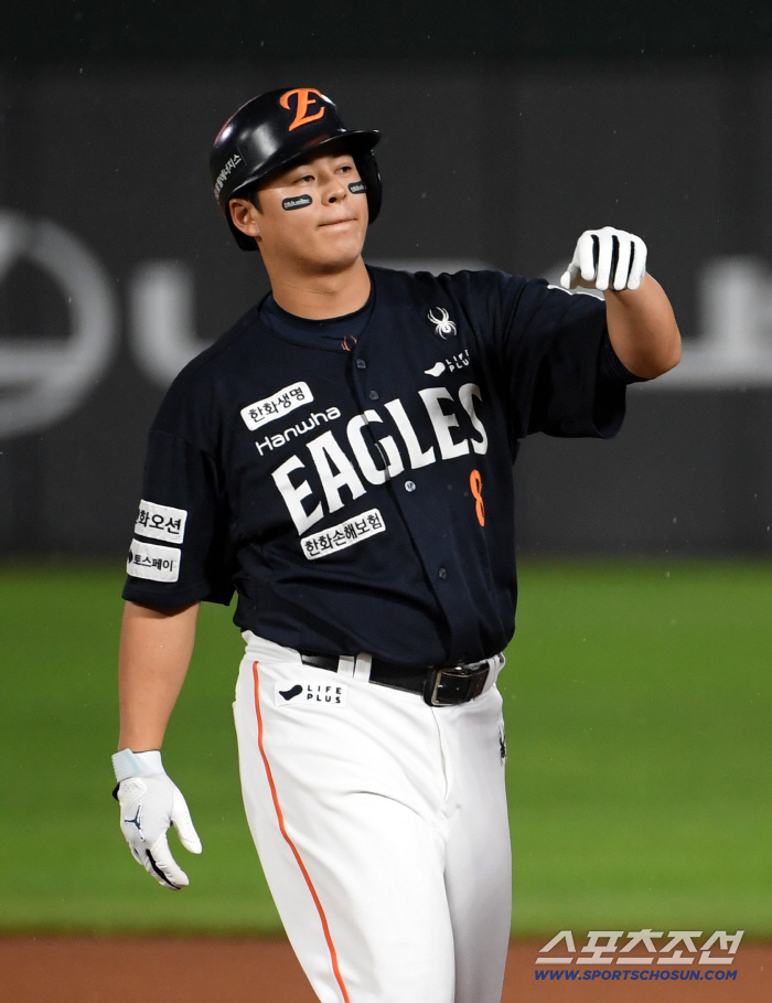He's a batter with 30 homers left, but why would he be so impressed with a hit…I finally woke up my nightmare because I talked a lot about double play