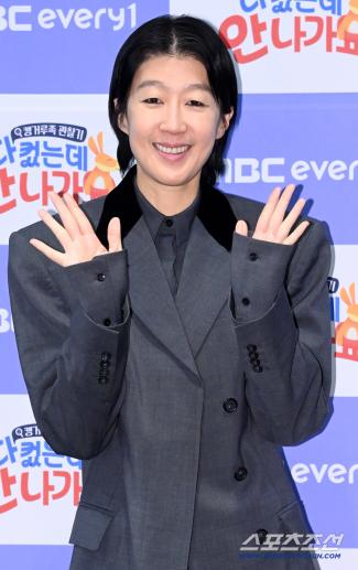 Hong Jin-kyung Declares a New Start After Announcing Divorce...Act 2 signal? I'm going back to school. 