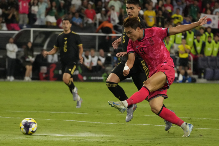 Hong Myung-bo showed the possibility of 1 win and 1 draw in a scoreless, winless portrait collection, and a clear joy and sorrow