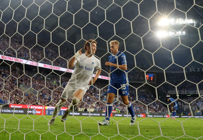 How dare you throw away a suit! Oh Hyun-kyu, put down his stockings and pointed to the cruciate ligament...Wonder goal against Mexico → Time to enter the big league