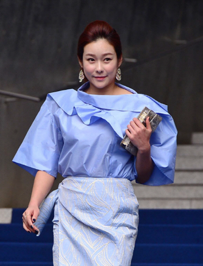 Hyunyoung, your children's international school tuition alone is 1.2 billion won..Parents' counseling is all in English. First of all, YES (Dolsing Foreman) 