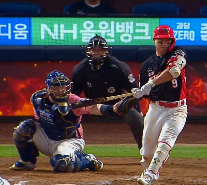 If you apply for a foul review, you'll also watch the check swing as a service. The worst disaster made by KBO lax regulations