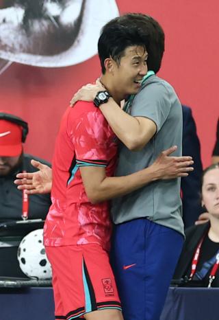  Son Heung-min is a troubleshooter, and he will use it at the best time. Director Hong Myung-bo's Captain Trust → Smile...It's okay to be sad. Oh Hyunkyu's heartache