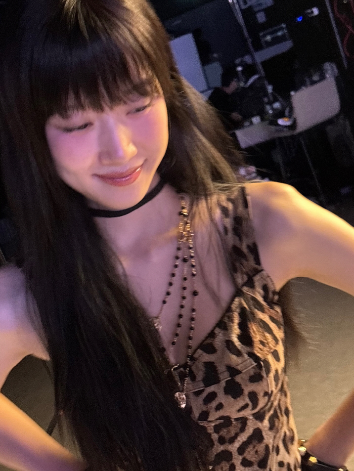 Is it Moon Ga Young? A drastic change...I had my bangs down and wore a leopard print crop top