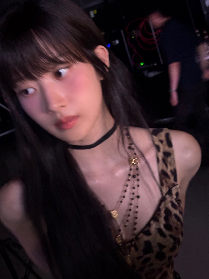 Is it Moon Ga Young? A drastic change...I had my bangs down and wore a leopard print crop top