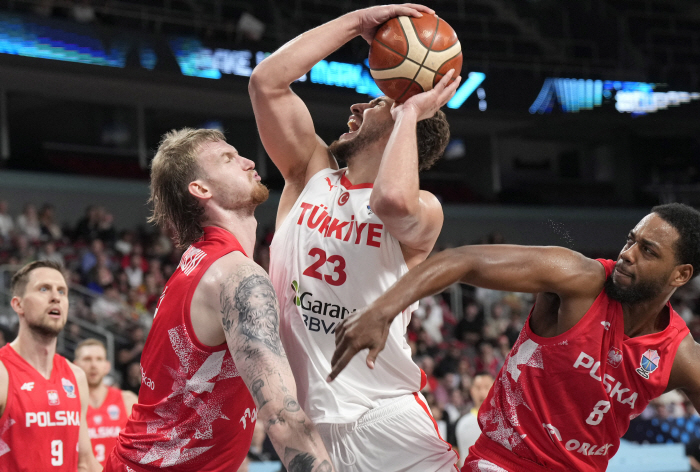 It's neither Jokichi nor Donchi. Turkiye ace Sengun became a strong MVP candidate for EuroBasket. Round of 8 Triple Double, Turkiye semifinals