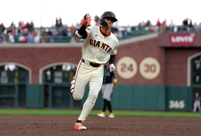 It's scary. SF's fall baseball won two consecutive games, Lee Jung-hoo's connection hit rate of 0.271 again, chasing New York M 2nd game difference