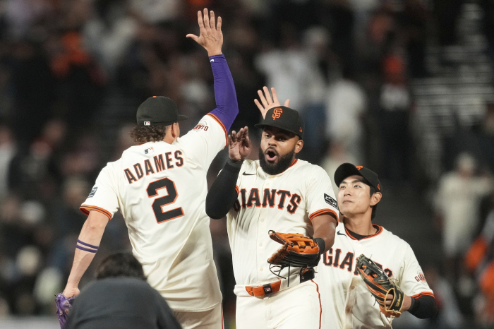 It's scary. SF's fall baseball won two consecutive games, Lee Jung-hoo's connection hit rate of 0.271 again, chasing New York M 2nd game difference