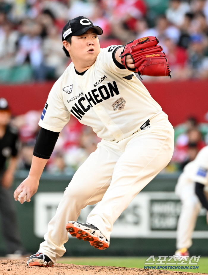 I've changed my grip on my fastball since I was born again. I'm in my 3rd year of debut!21-year-old Pilseung's dream of making his first fall appearance 