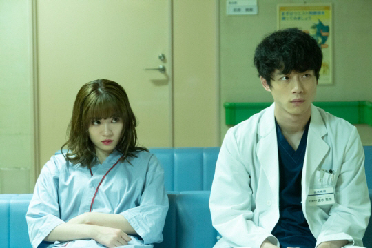 Kentaro Sakaguchi, cohabiting with his older sister..There's an affair with May Nagano and the suspicion of having a double leg