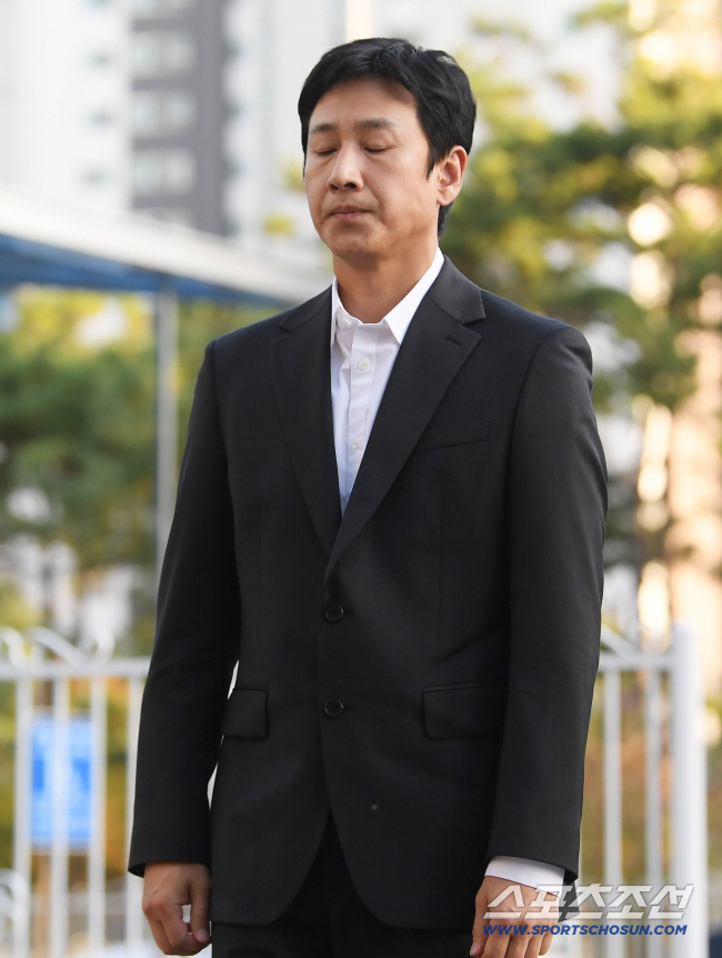 Lee Sun-kyun's leaked investigative information, police wrote in their first trial, 'There is room for a dispute over leaking official secrets.'