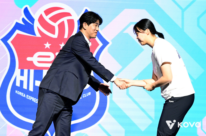 Maybe a competitor? Still, it's nice to see you! National team → No. 1 direct junior...If we can win the Rookie of the Year award for 3 years in a row