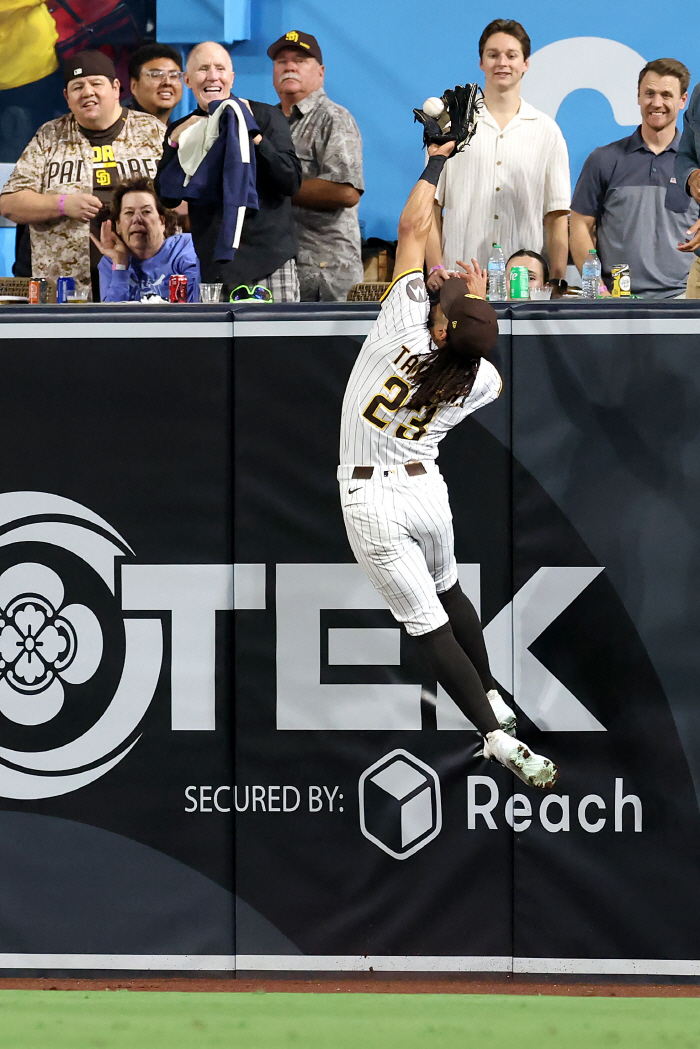 Park Hae-min Is Breathing → MLB 471.4 Billion Superstar Did It, Too! a ridiculous compliment on the strength of a home run