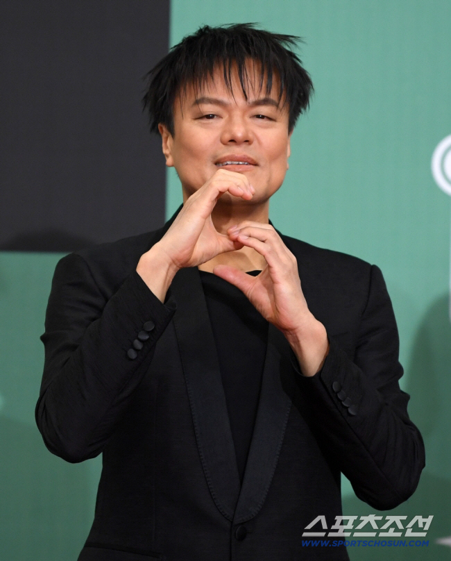 Park Jin-young, chairman of the Presidential Committee, will Stray Kids → TWICE JYP wings 