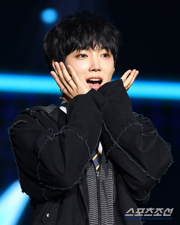  AxMXP Ha Yoojun's cute face