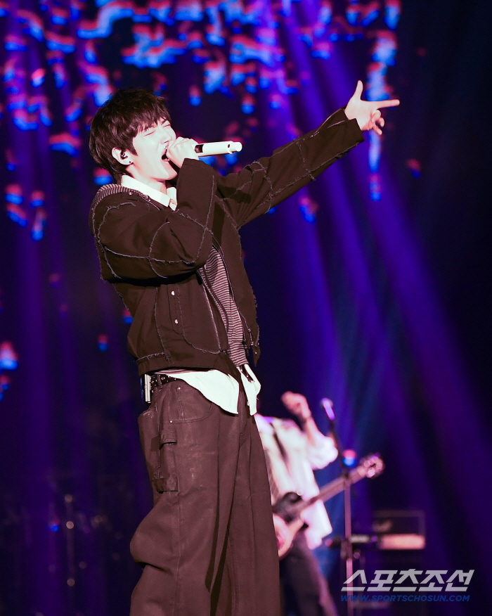  AxMXP's frontman, HAYUJUN