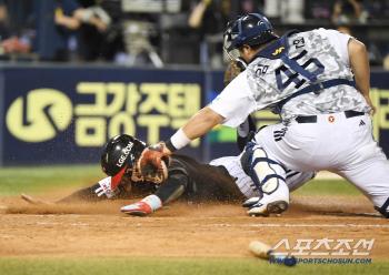  Choi Won-young is safe at home by a short distance