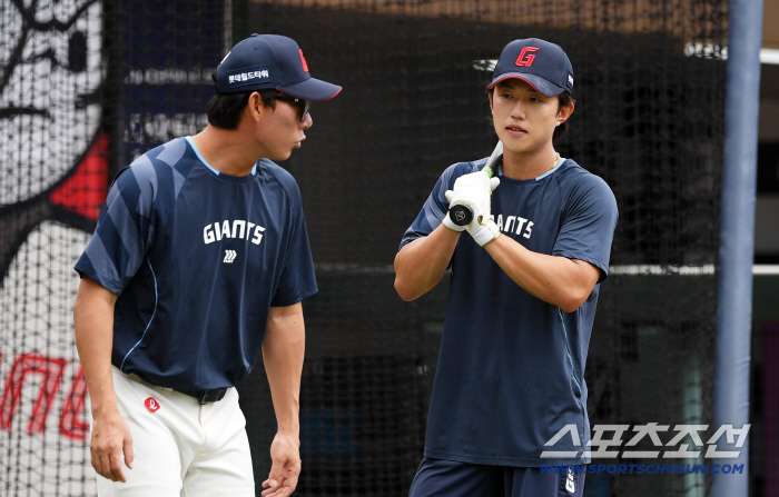  Coach Ko Young-min coordinates Jeon Min-jae's batting sense