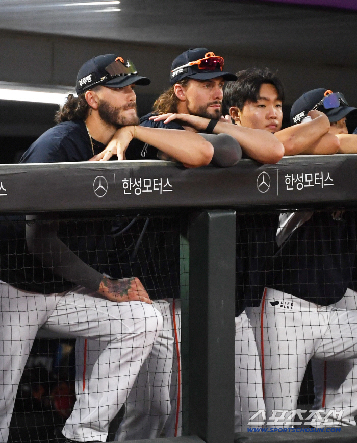  Enjoying the PONSEWICE Jung Woo-ju pitching