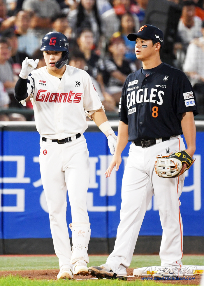  Han Tae-yang Hanwha starter Ryu Hyun-jin's triple