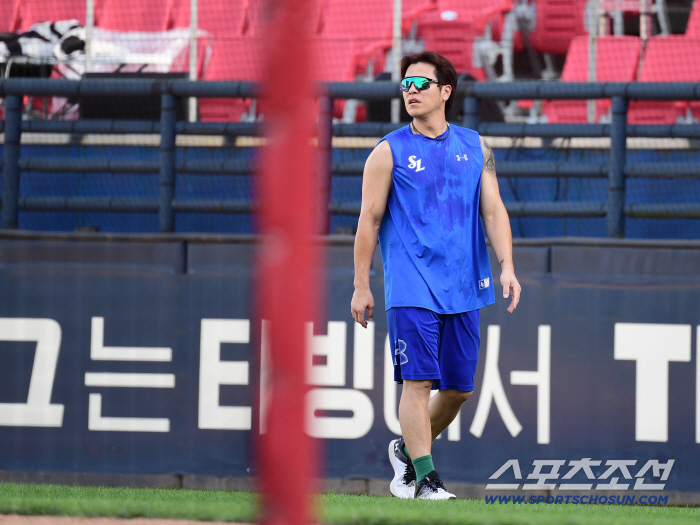  Kang Minho's running training with thick sweat drops