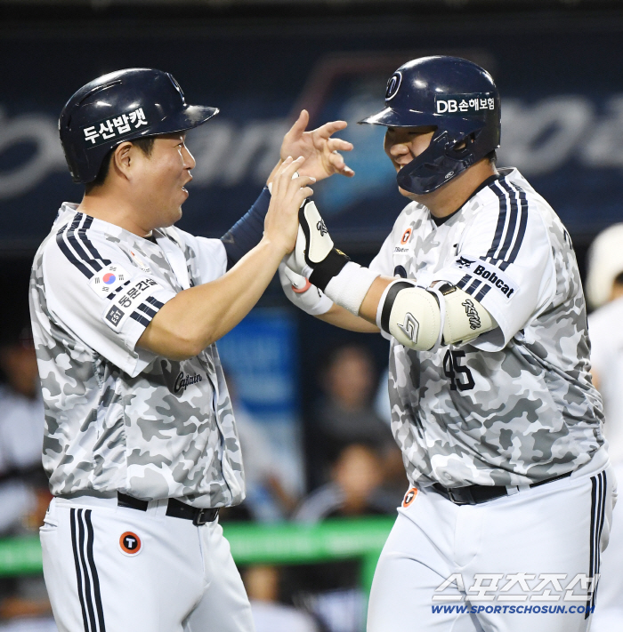  Kim Ki-yeon, who is welcomed by Yang Eui-ji, has two-run shot to get a head start