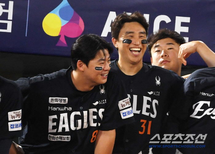  No Sihwan, Son Ah-seop. I'm having so much fun playing baseball