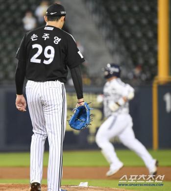  Son Joo-young allowed a two-run shot
