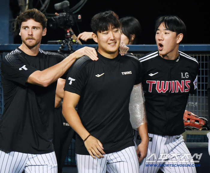  Tollhurst celebrating 10th win for Son Joo Young
