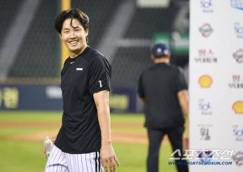  Why is Lim Chan Kyu smiling?