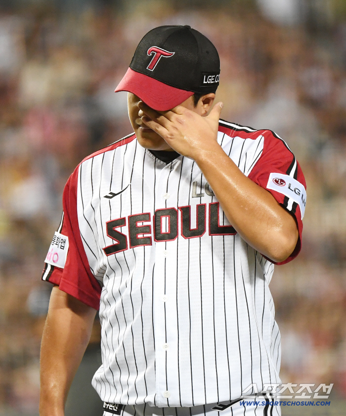 Shocking September ERA 135.00 Is this for real. They told me to find confidence, but I lost two 0-out doubles, one walk, and three runs. When will 5.2 billion FA come back