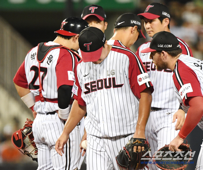 Shocking September ERA 135.00 Is this for real. They told me to find confidence, but I lost two 0-out doubles, one walk, and three runs. When will 5.2 billion FA come back