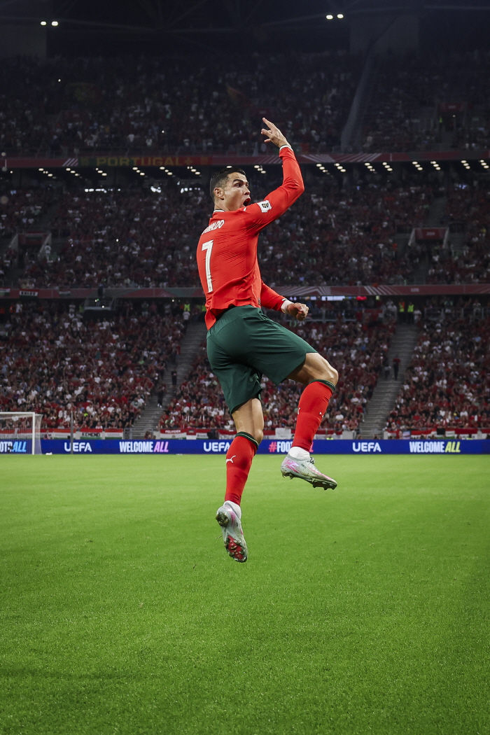 Siuuuu! Ronaldo in the dark again! 39 goals in the World Cup qualifying round tie for the most goals scored! Portugal, Hungary 3 to 2 wins X No. 1 in Group