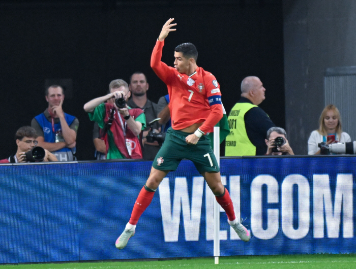 Siuuuu! Ronaldo in the dark again! 39 goals in the World Cup qualifying round tie for the most goals scored! Portugal, Hungary 3 to 2 wins X No. 1 in Group