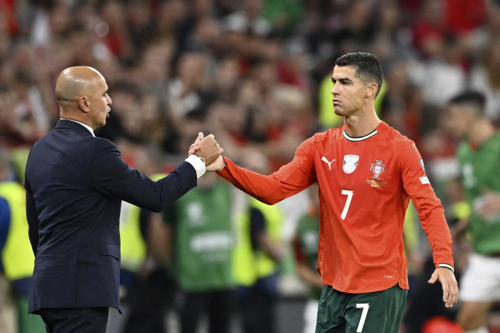 Siuuuu! Ronaldo in the dark again! 39 goals in the World Cup qualifying round tie for the most goals scored! Portugal, Hungary 3 to 2 wins X No. 1 in Group