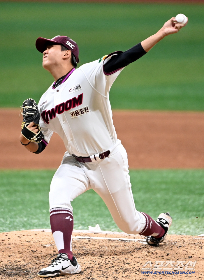There is a high school graduate rookie who has no hit in three innings in the strongest LG lineup. I can't believe it's my first save with 148km Shin Sung-tu