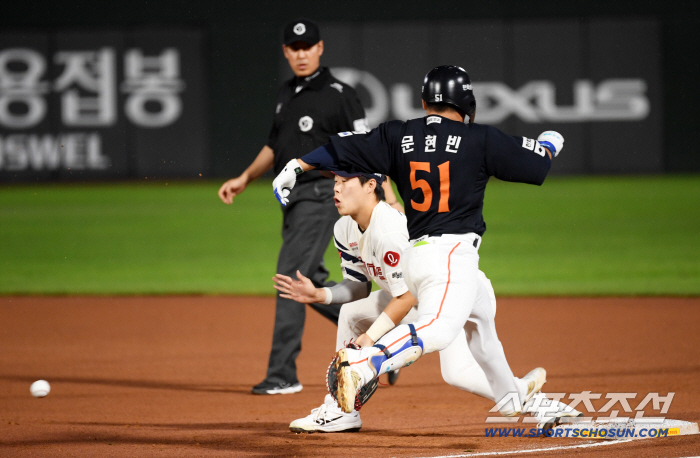There was only one hit until the 5th inning of the 4th consecutive game, which was blocked by the fading Lotte Autumn Baseball's natural enemy Weiss wall again. 