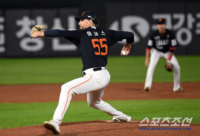 There was only one hit until the 5th inning of the 4th consecutive game, which was blocked by the fading Lotte Autumn Baseball's natural enemy Weiss wall again. 