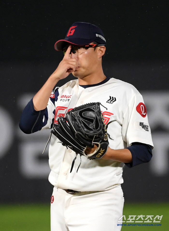 There was only one hit until the 5th inning of the 4th consecutive game, which was blocked by the fading Lotte Autumn Baseball's natural enemy Weiss wall again. 