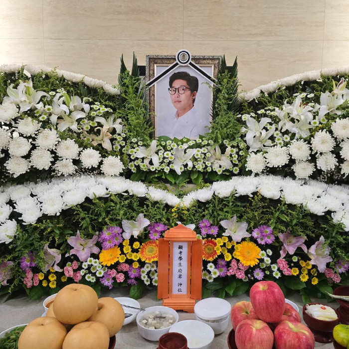 Why did Yum Daeng stay at the mortuary of the Grand Library? It's not about money, sister-in-law
