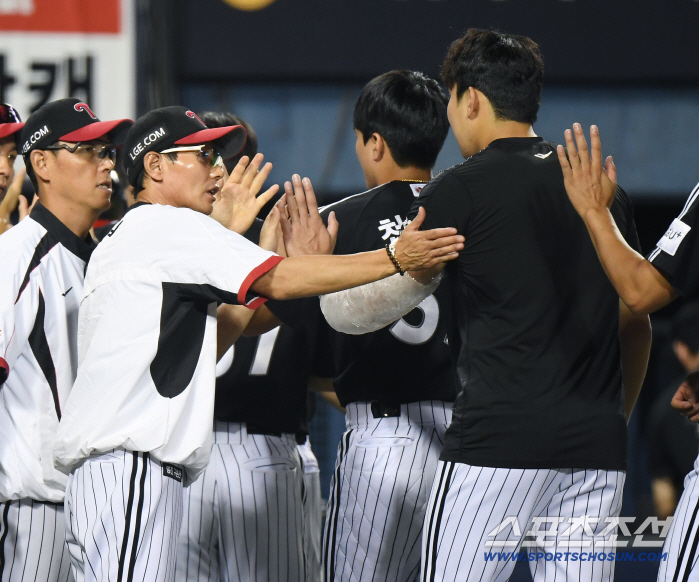 9th in history, 2nd in 31 years, 10 wins and 4 wins. First 9 wins → last 10 wins Son Joo-young's team was able to win 10. thank the fielders