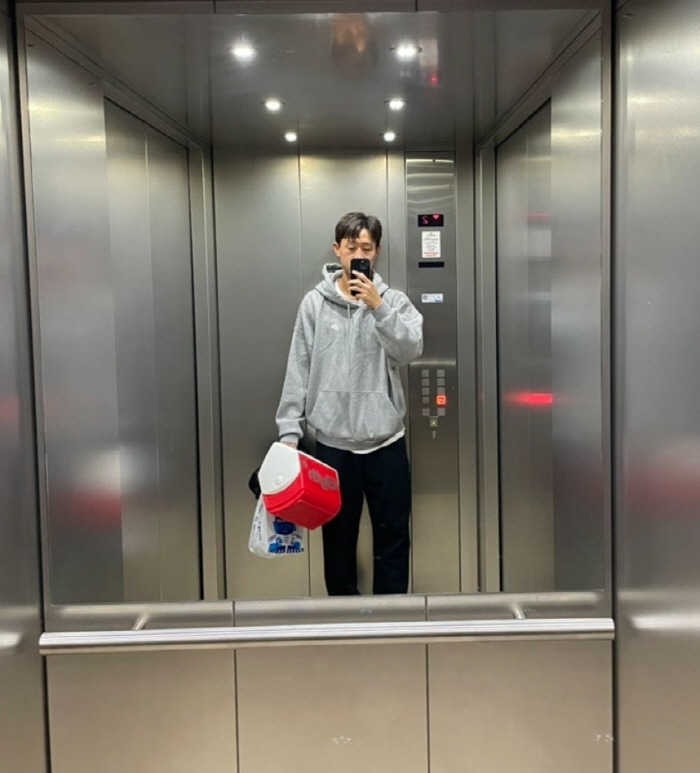Ah! Another bad news for Korean soccer! Lee Jae-sung, the pillar of the national team, has confirmed a thigh muscle injury. Return Point Undetermined
