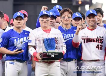 Are we someone else? Kang Min-ho, who put a blue hat on Choi Hyung-woo, come back to his house, too