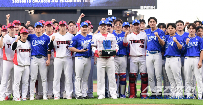 Are we someone else? Kang Min-ho, who put a blue hat on Choi Hyung-woo, come back to his house, too