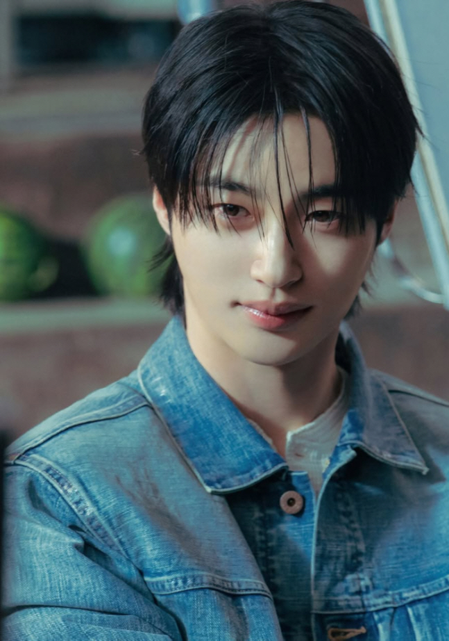 Byeon Wooseok’s Behind-the-Scenes Photoshoot Charms Fans with Refreshing Vibes